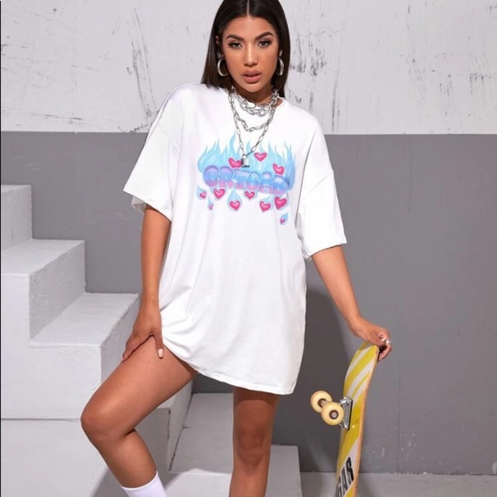 Oversized graphic tee